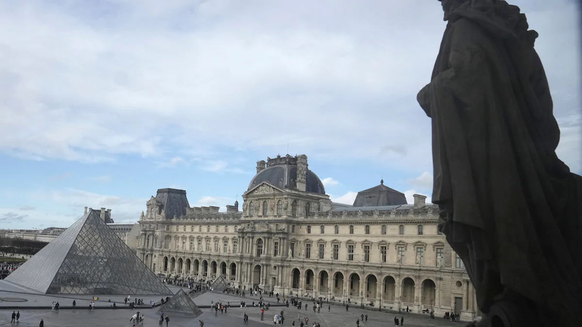 Raubüberfall auf Louvre in Paris - Panorama