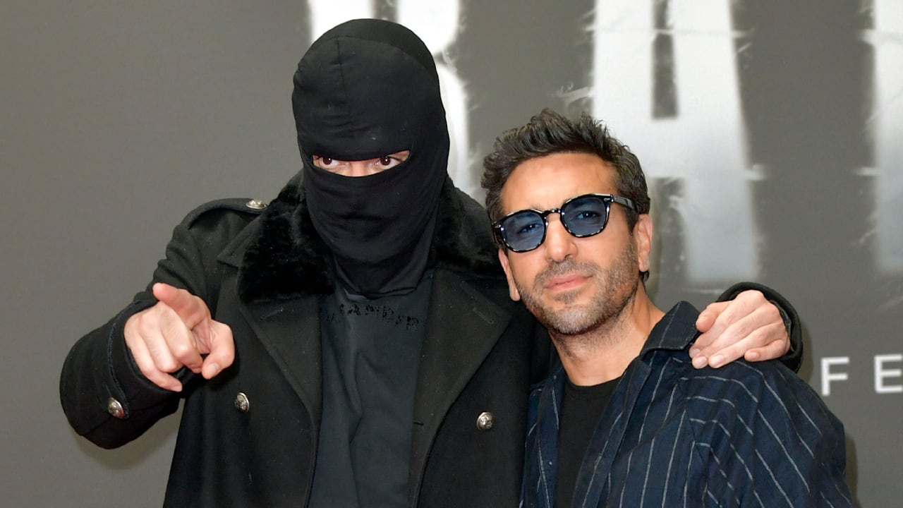 Rapper Haftbefehl: Seltsamer Auftritt mit Sturmhaube bei Filmpremiere | Unterhaltung