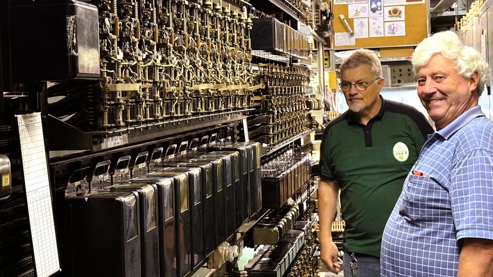 Kabel, Klingeln, Kurbeln - Wie Dresdner Ehrenamtliche das Fernmeldemuseum am Laufen halten