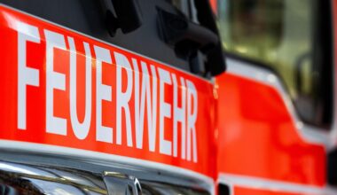 Zwei Menschen aus brennender Wohnung in Berlin-Gesundbrunnen gerettet