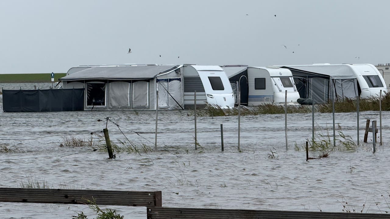Orkantief „Detlef“ fegt über Deutschland: Sturmflut und Schneeflocken | News