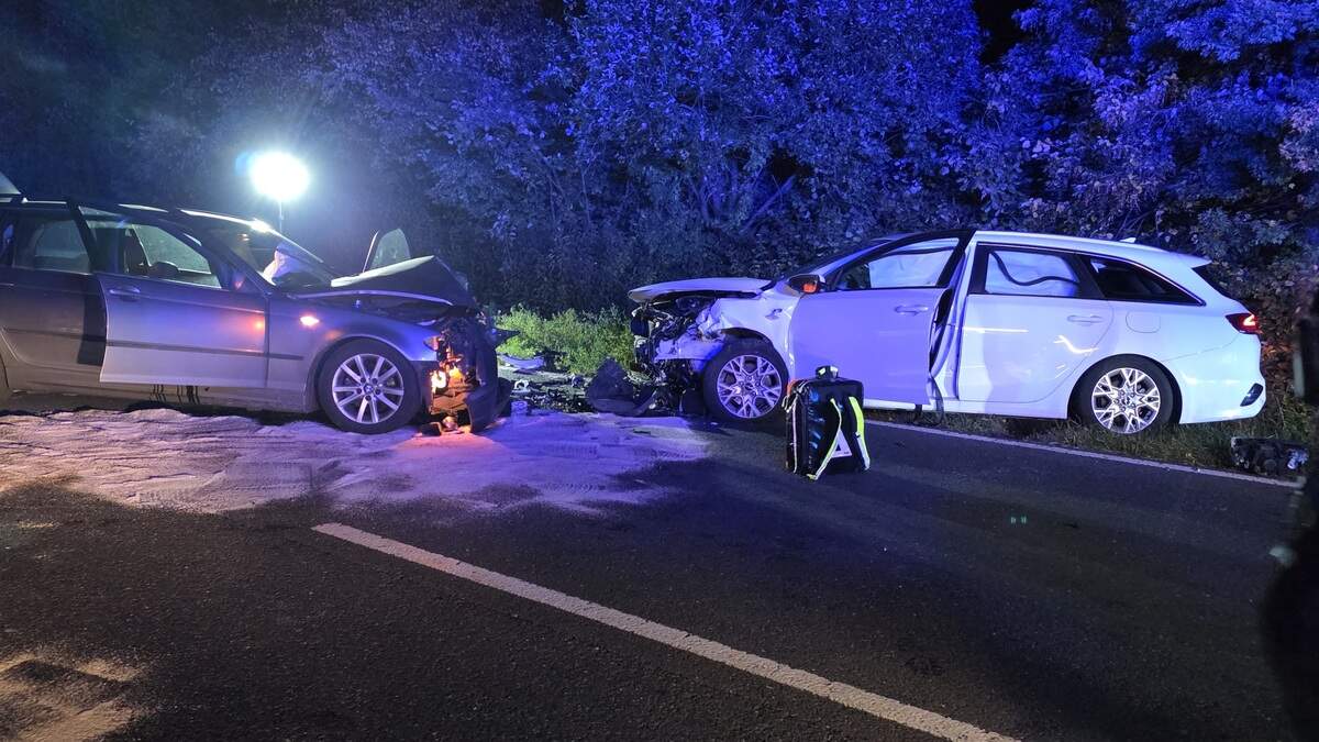 In Eschweiler kam es auf der Verbindungsstraße zwischen A4 und A44 zu einem Frontalzusammenstoß zweier Pkw.