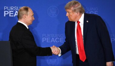 Trump ging offenbar gegen unliebsamen Geheimdienstbericht zu Putin vor