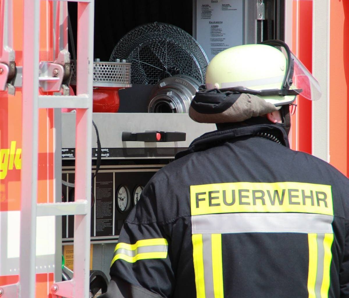 Feuer in Köln: Person mit schweren Brandverletzungen gerettet