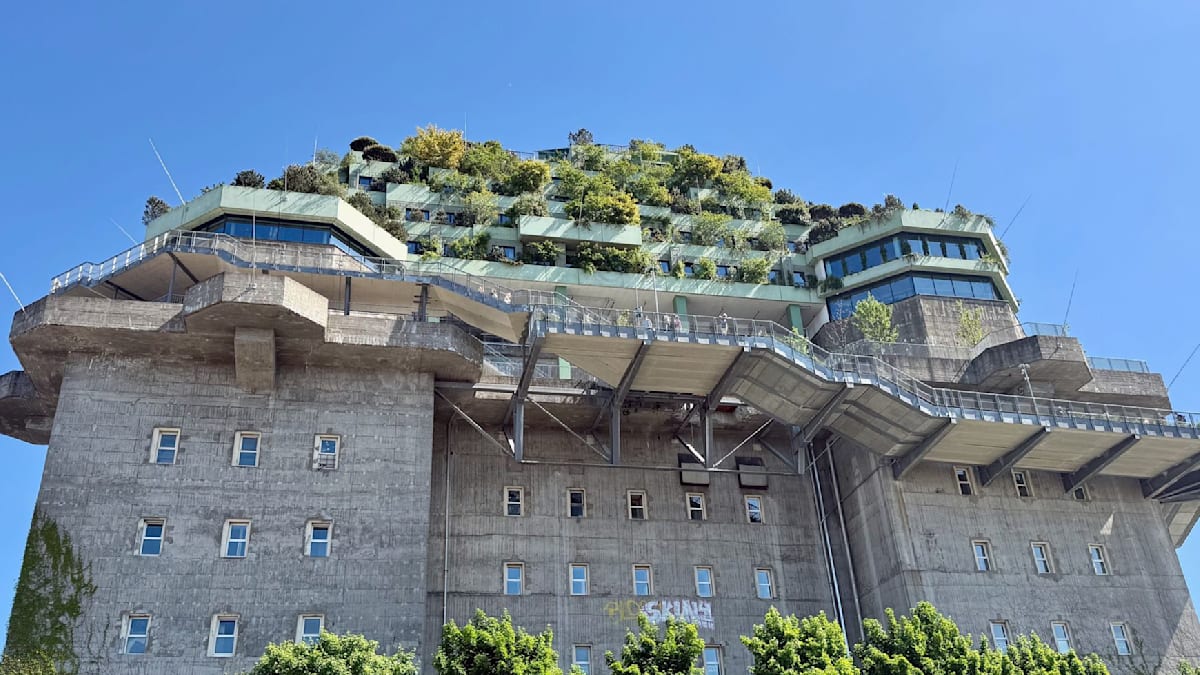 Neues Angebot: Am Telefon grünen Bunker in Hamburg erkunden