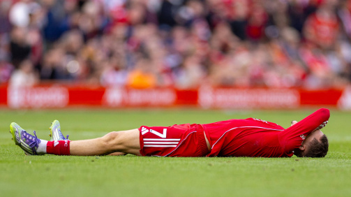Symbolisch für die aktuelle Situation: Liverpools Top-Transfer Florian Wirtz kommt zuletzt nicht auf die Beine.