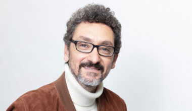 Portraitfoto David Foenkinos, mit dem wir über seinen neuen Roman „Das glückliche Leben“ gesprochen haben