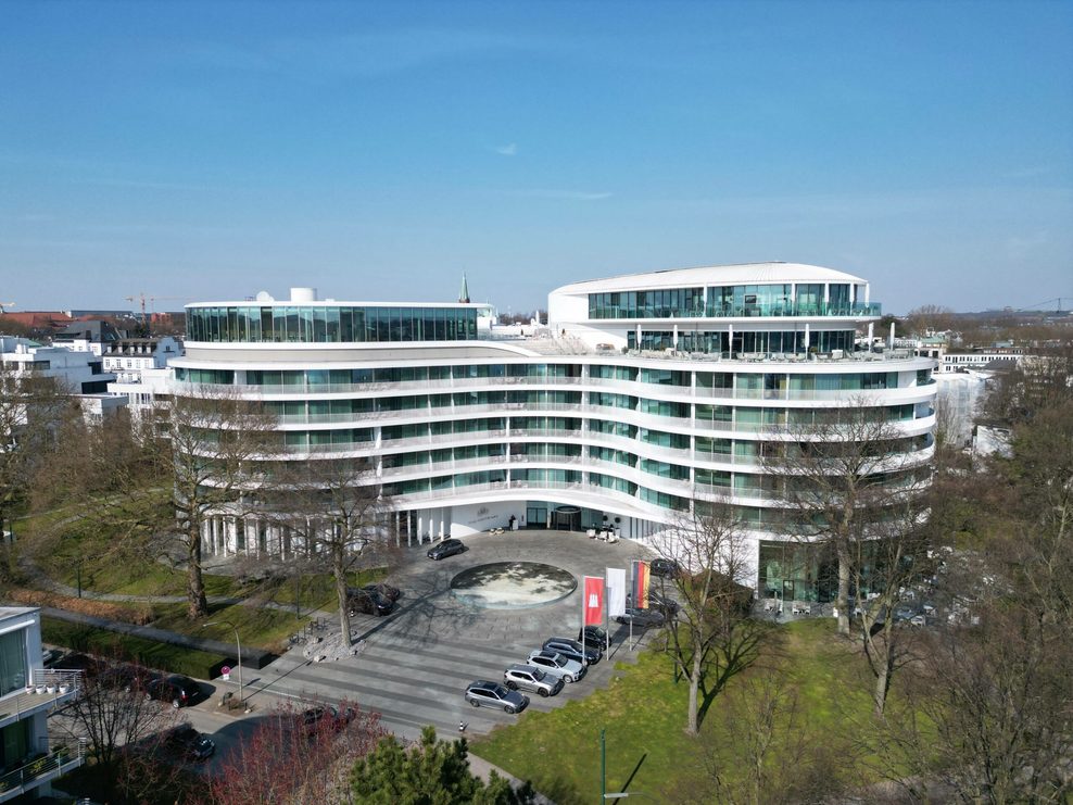 Das Luxushotel „The Fontenay“ von oben fotografiert