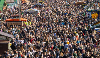 Münchner Oktoberfest schließt am Tag der Deutschen Einheit zeitweise wegen Überfüllung