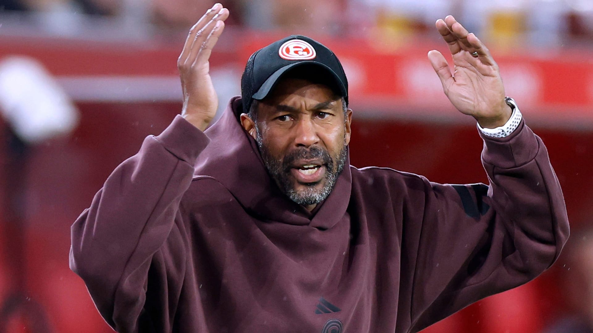 Fortuna-Coach Daniel Thioune bei der Niederlage gegen Nürnberg am Freitag (Archivfoto): Wie lange bleibt er noch Trainer in Düsseldorf?