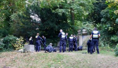 Hamburg: Großeinsatz auf Friedhof – Drogen in Erdlöchern entdeckt