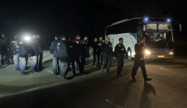 Fans des FC Rot-Weiß Erfurt randalieren in Berlin und verletzen Polizisten