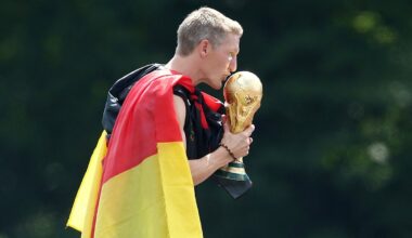 Fußball: Legenden in deutsche „Hall of Fame“ aufgenommen – Tränen bei Schweinsteiger