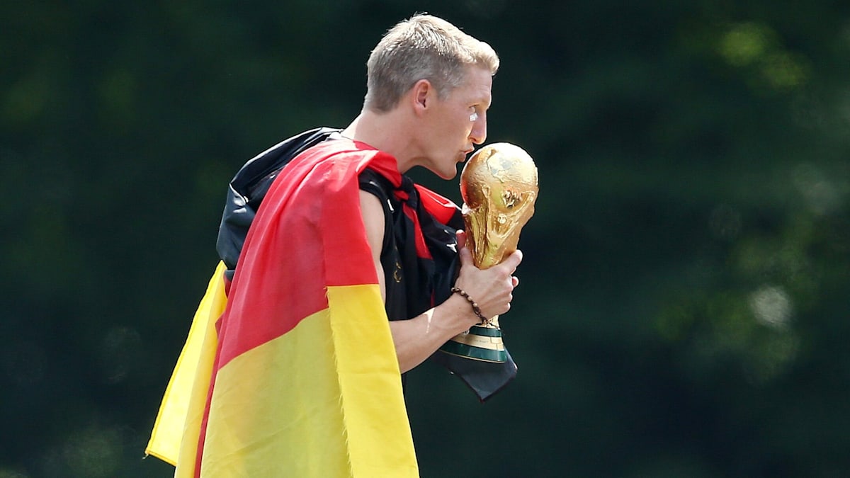Fußball: Legenden in deutsche „Hall of Fame“ aufgenommen – Tränen bei Schweinsteiger