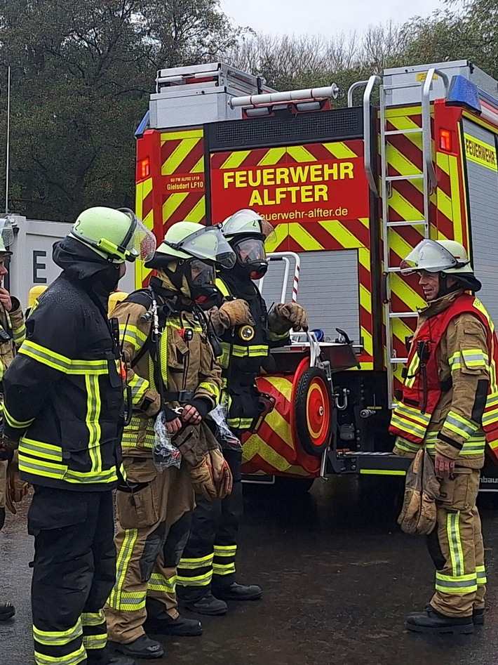 FW Alfter: Jahresübung der Freiwilligen Feuerwehr Alfter - Zwei simulierte Brandeinsätze in Sonderbauten im Gemeindegebiet Alfter