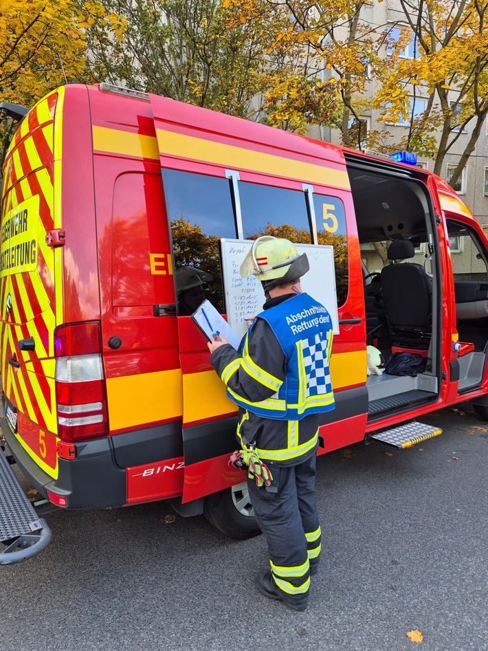 FW Dresden: Kellerbrand in Mehrfamilienhaus - mehrere Personen verletzt