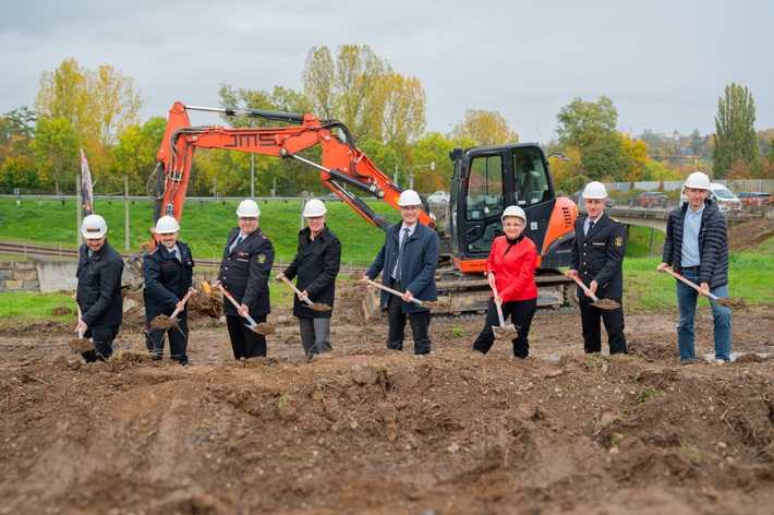 FW Stuttgart: Spatenstich für den Neubau des Feuerwehrhauses in Stuttgart Münster