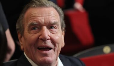 Gerhard Schröder: „Herr Vorsitzender, können Sie diesen Unsinn beenden?“ – Ex-Kanzler verteidigt Nordstream-2-Bau