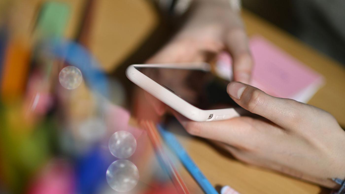 Besatzer auf der Krim kontrollieren offenbar Handys der Schüler