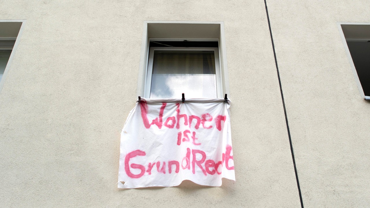 Aktivisten protestieren in Bremen gegen Leerstand