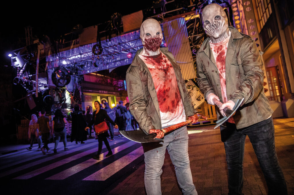 Light Club Halloween: Kostüme, die einen ungeheuren Schrecken über den Rücken jagen, wagen sich am Halloween-Abend in den Bochumer Light Club. Traust auch du dich?
(Foto: Movie Park Germany)