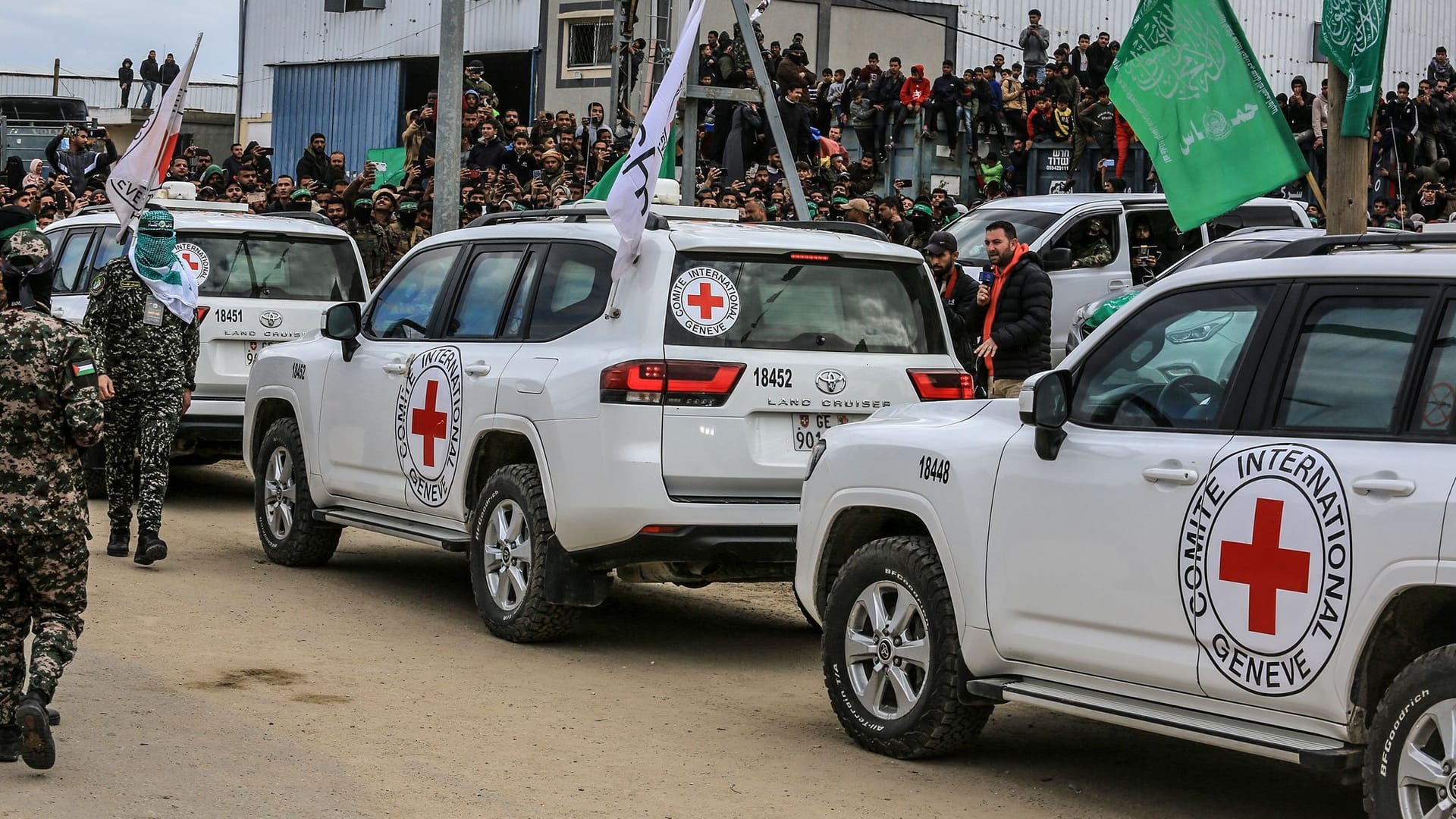 Übergabe der Hamas-Geiseln an das Rote Kreuz: In einem ARD-"Brennpunkt"geht es jetzt um die aktuelle Lage in Nahost. Übergabe der Hamas-Geiseln an das Rote Kreuz: In einem ARD-"Brennpunkt"geht es jetzt um die aktuelle Lage in Nahost.