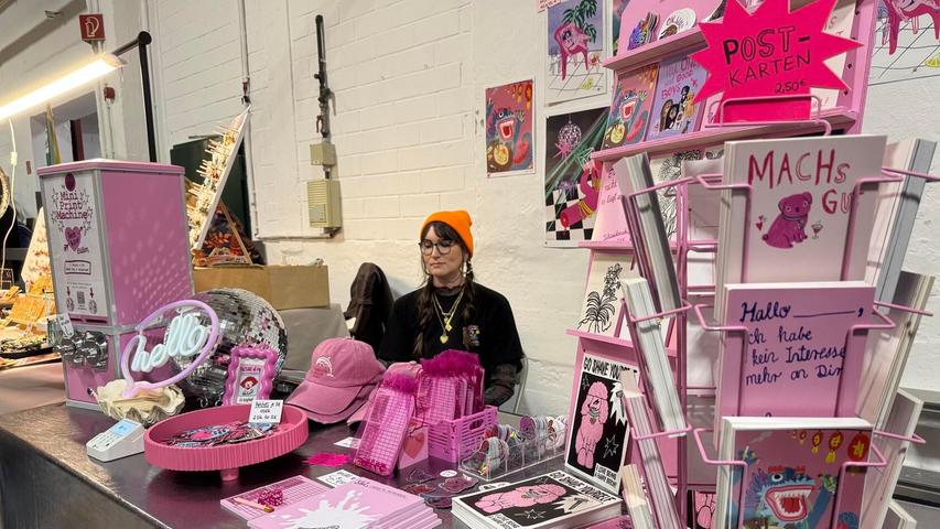 Viel in Pink haben diese beiden zu bieten - sie designen Sticker, Karten oder ein Lady-Kniffel-Spiel.