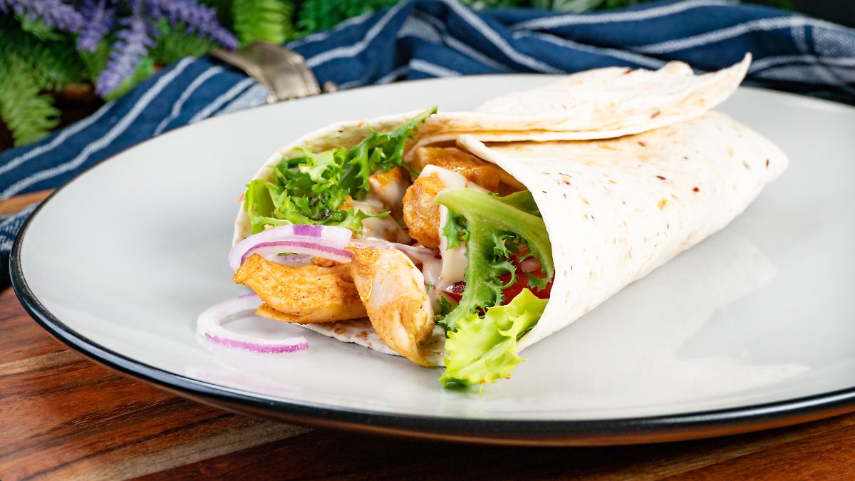 Gesunder Snack to go?: Marktcheck mit Fertig-Wraps: Oft nur Teig mit Soße