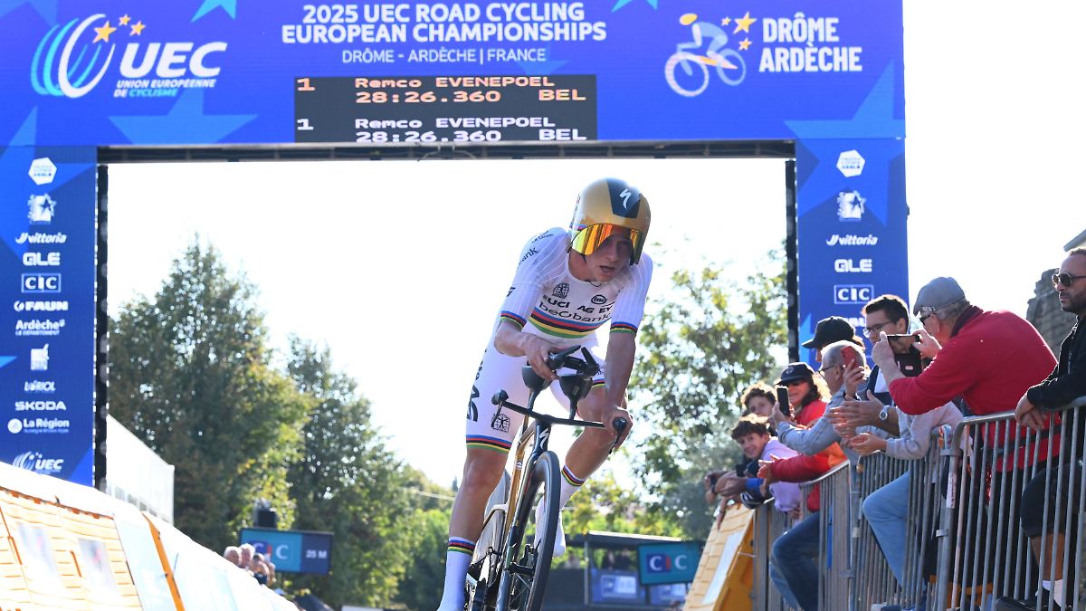 Wenige Tage nach Gold bei WM: Rad-Superstar feiert historisch einmaligen Sieg im EM-Zeitfahren