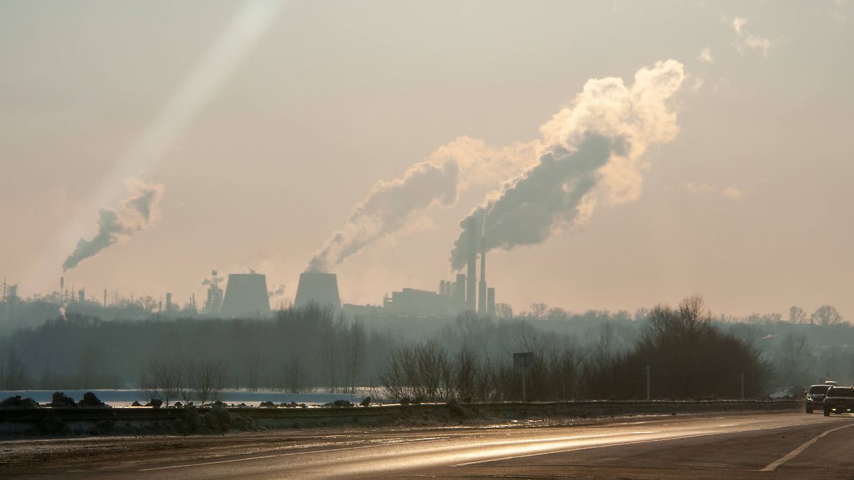 Brände weit im Inland: Russland meldet ukrainische Angriffe auf Gasfabrik und Raffinerie