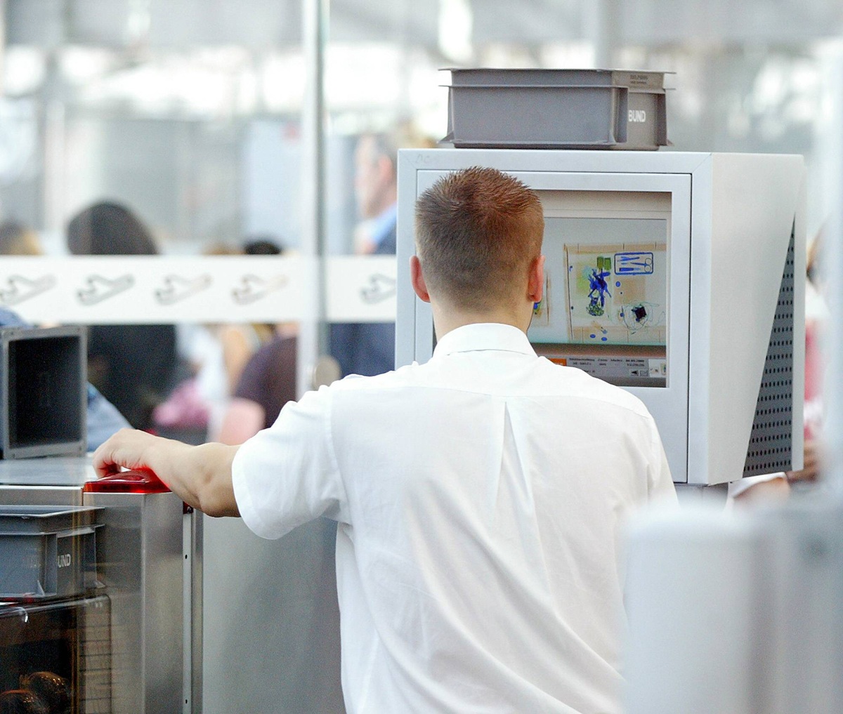 Flughafen Köln/Bonn zieht nach - Urlauber sehen es bei Gepäckkontrolle