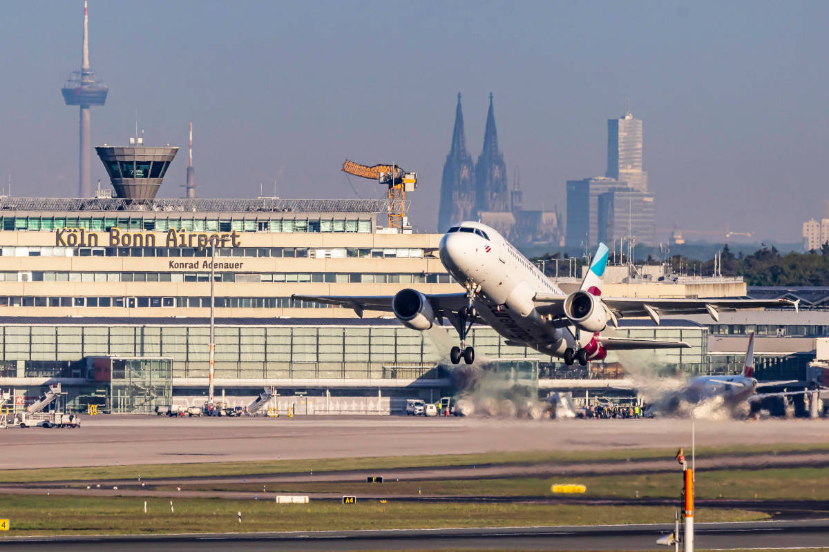Mallorca-Flieger landet am Flughafen Köln/Bonn - Polizei muss eingreifen