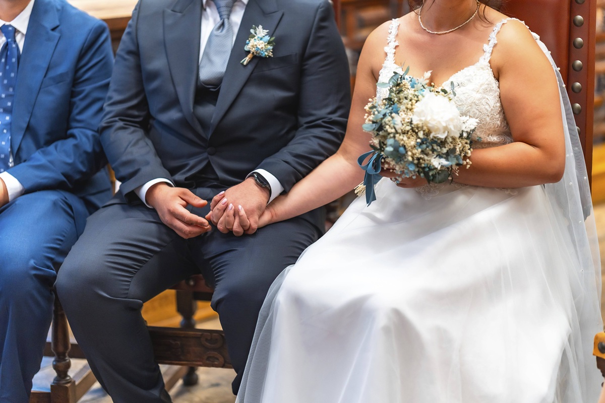 Paar in Duisburg heiratet - kurz darauf ist es 1.000 Euro los!