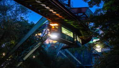 Schüsse auf die Wuppertaler Schwebebahn! Betreiber stoppt Züge