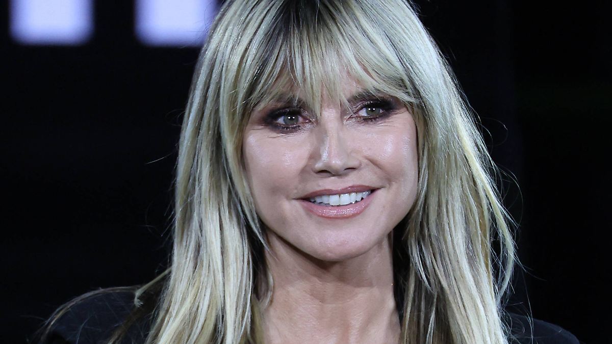 Sieht aus wie ... Heidi: Heidi Klum deutet ihr Halloween-Kostüm an
