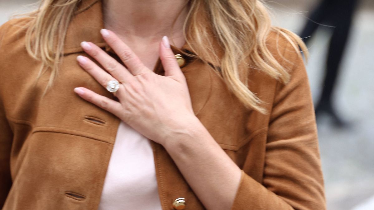 Emma Watson mit Diamant-Ring: Verlobungsspekulationen bei Fashion Week