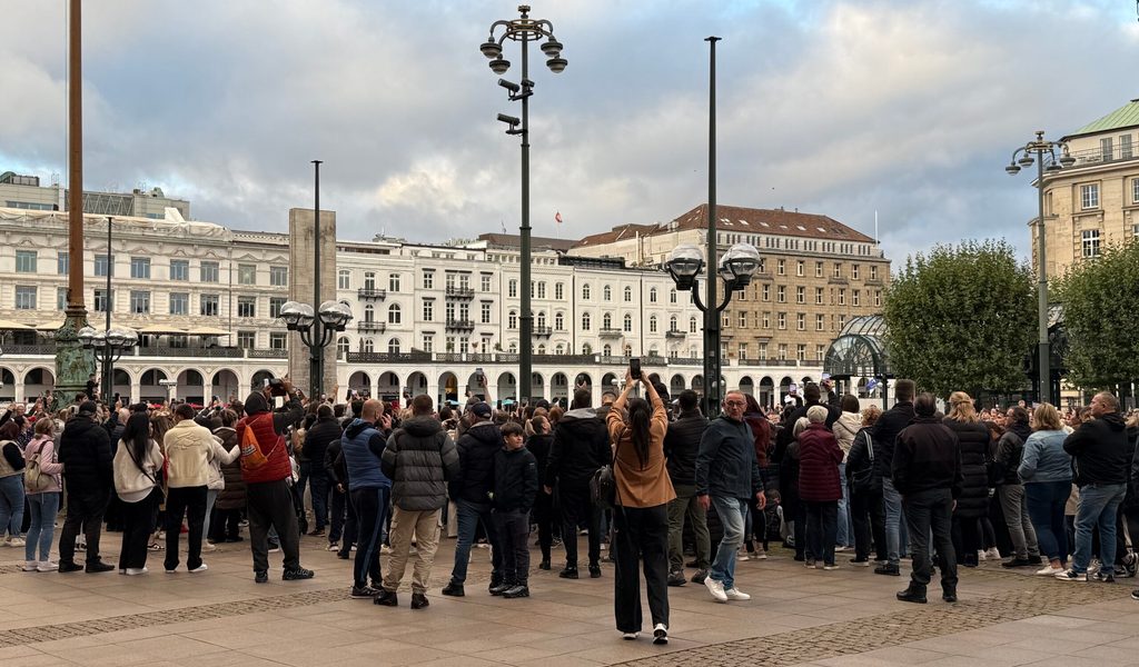 Rathausmarkt: Emotionaler Abschied von „dem Elvis des Balkans“