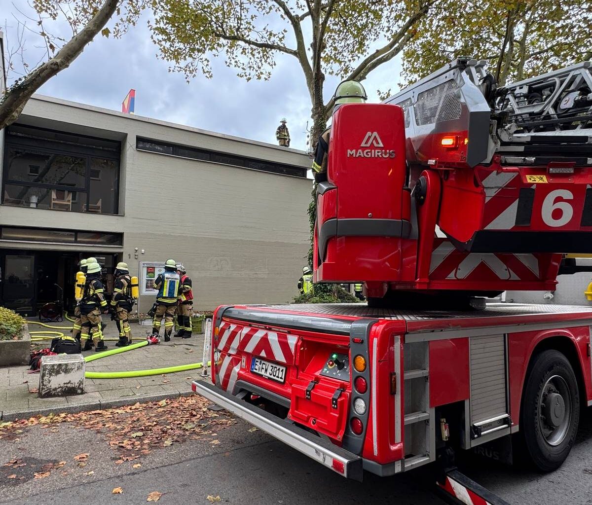 Kellerbrand in Essen - viel Rauch und Verletzte