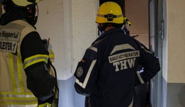 Feuerwehr räumt zwei Wohnungen - Radio Wuppertal