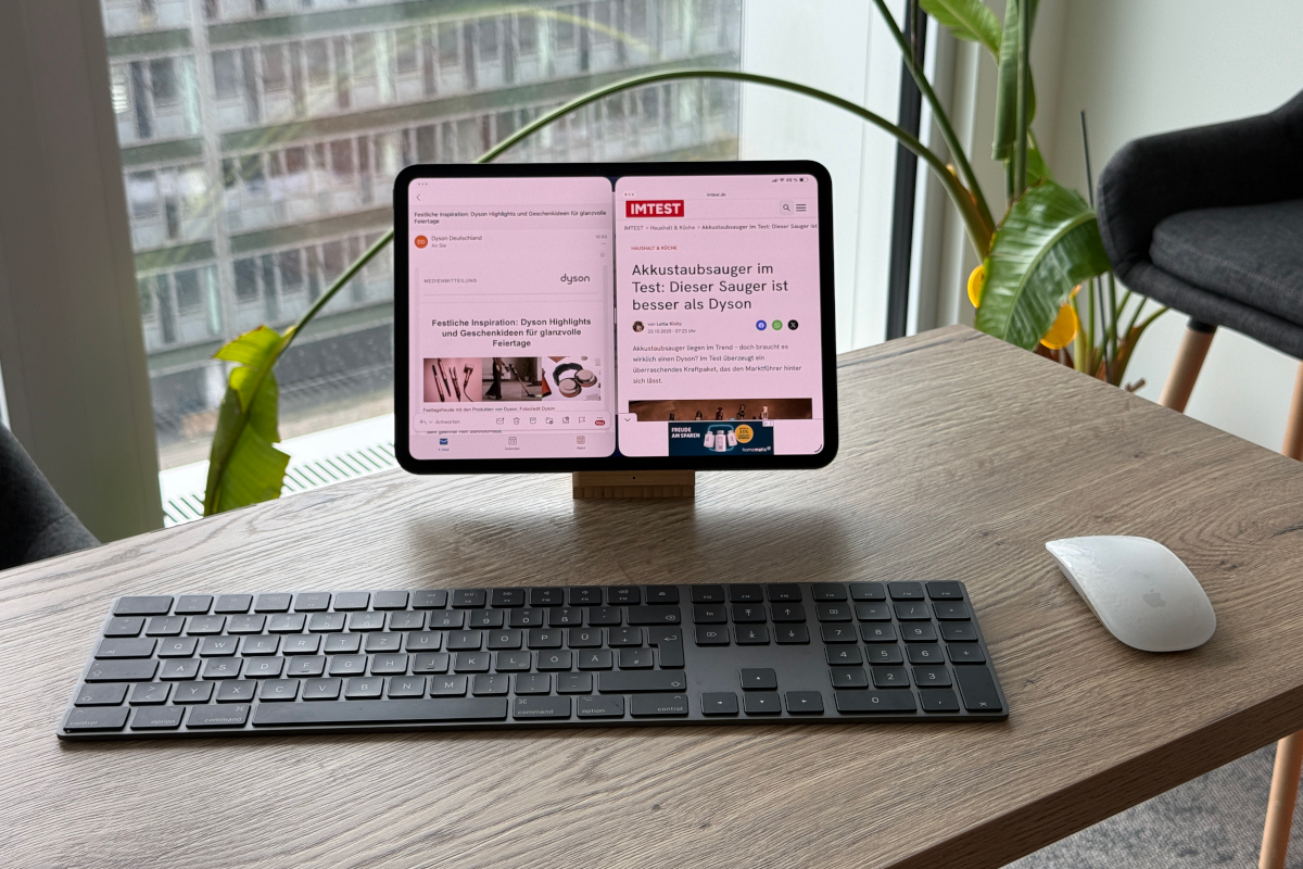 Das iPad Pro steht auf einem Tisch.