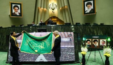 Iranische Parlamentarier protestieren gegen die Weidereinführung der »Snapback«-Sanktionen durch die E3