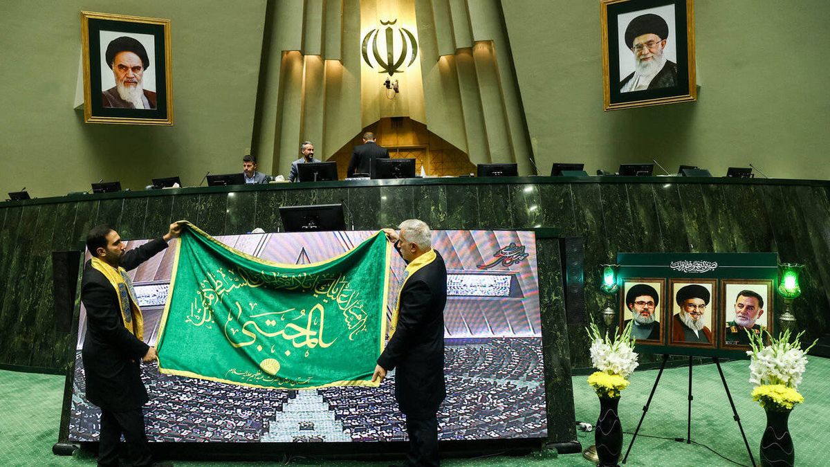 Iranische Parlamentarier protestieren gegen die Weidereinführung der »Snapback«-Sanktionen durch die E3