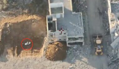 Hamas-Kämpfer verscharren wohl Körperteile eines Israelis, um das Rote Kreuz zu täuschen