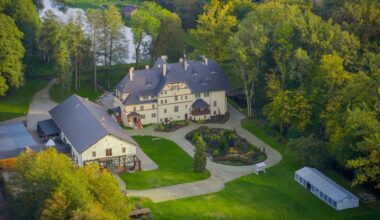 Wildschweinrouladen und Waldseilpark - Ausflug zum Jagdschloss nach Polen