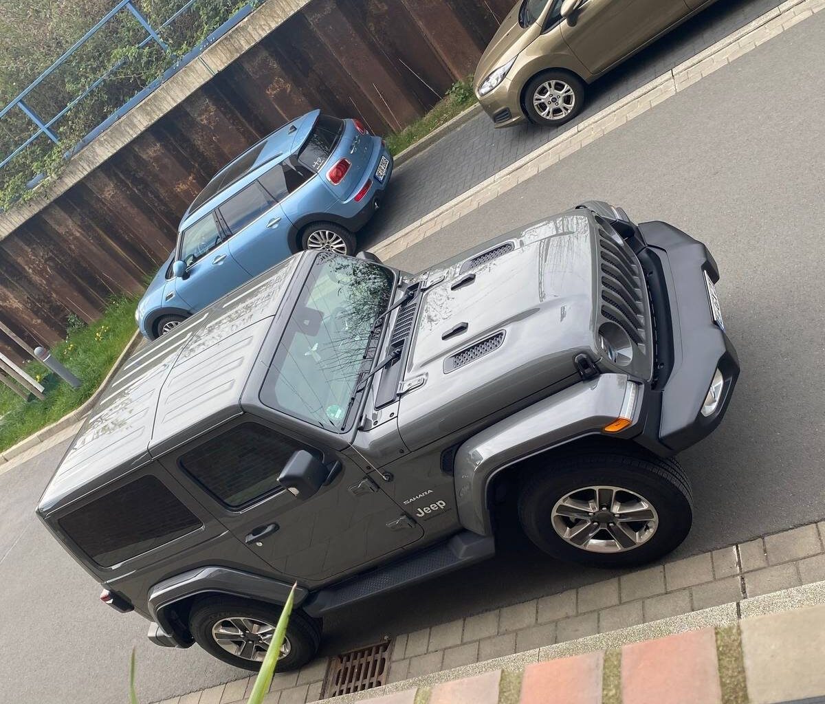 Zwei Jeeps in Essen über Nacht geklaut