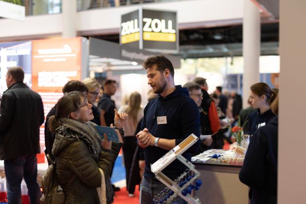 Besucherinnen und Besucher können sich auf über 120 Aussteller auf der Jobmesse münster|osnabrück freuen. Besucherinnen und Besucher können sich auf über 120 Aussteller auf der Jobmesse münster|osnabrück freuen.