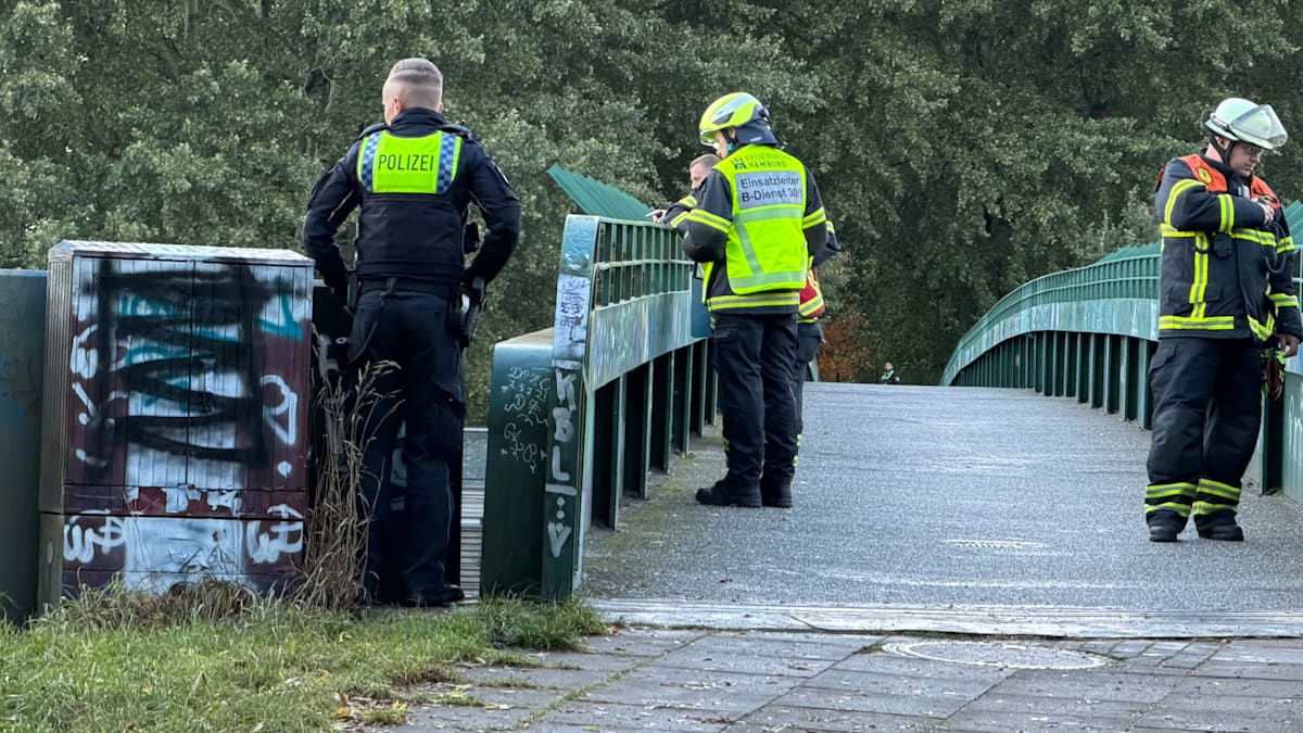 Polizei ermittelt: Leiche eines Sechsjährigen an Bahngleis gefunden