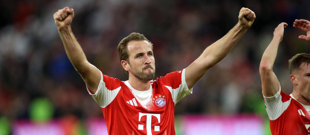 Harry Kane reißt beide Arme nach oben | IMAGO/Ulrich Wagner Harry Kane reißt beide Arme nach oben