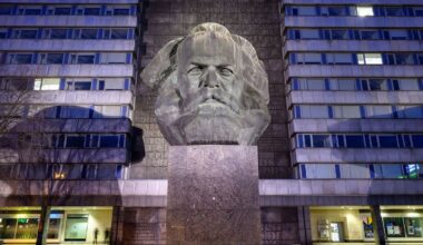 Chemnitz: 30-Jähriger am Karl-Marx-Monument schwer verletzt