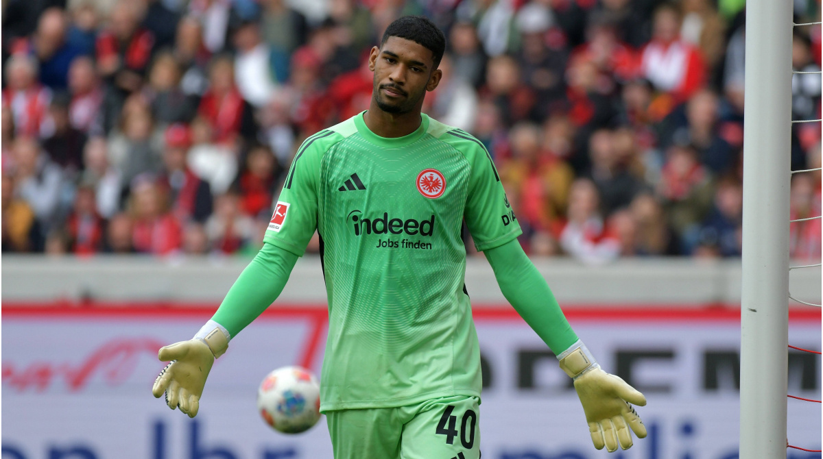 Eintracht Frankfurt: Torwart Kauã Santos nach Patzer in der Kritik